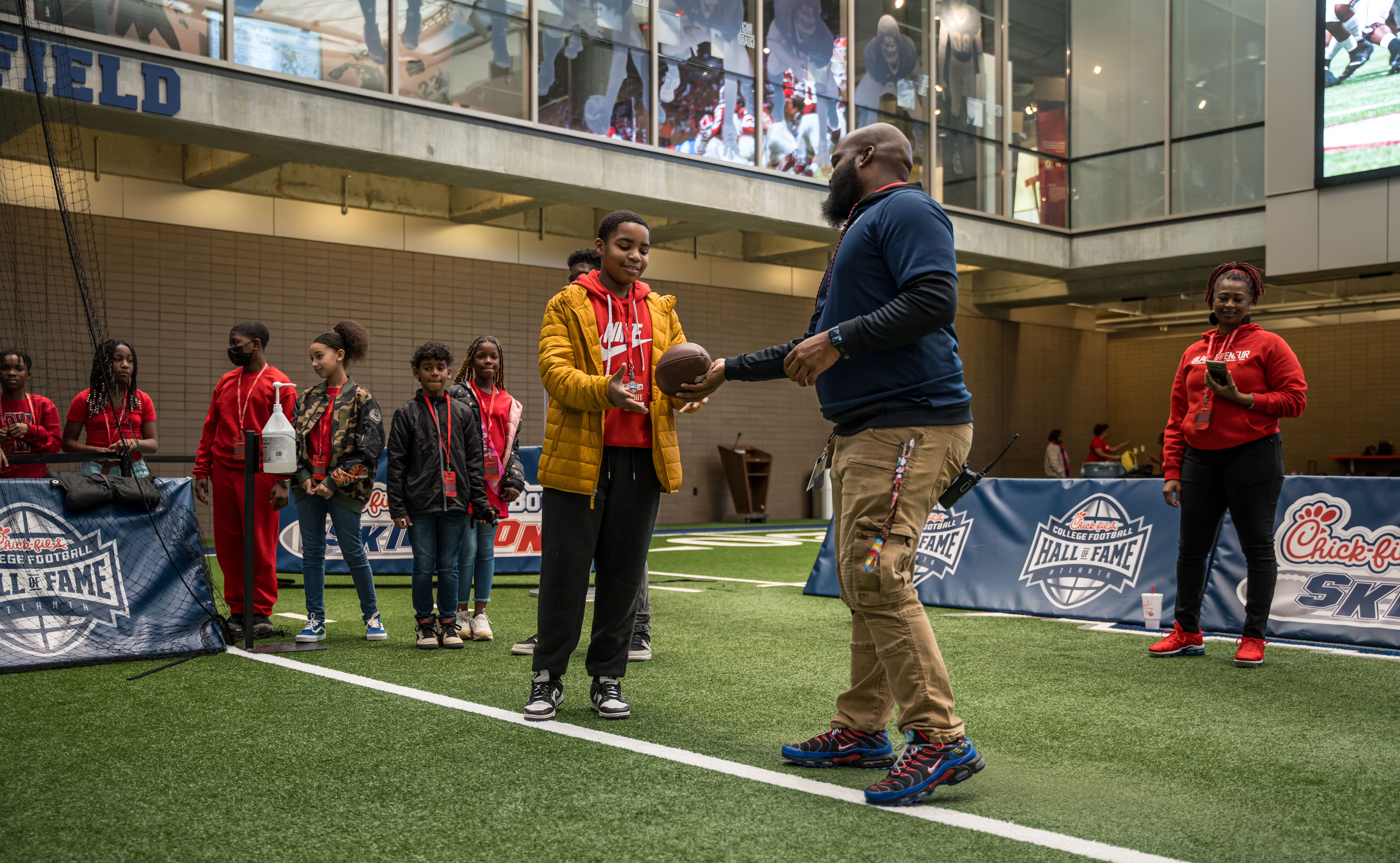 School Group Dec23 Rotunda & Field 2 (1)